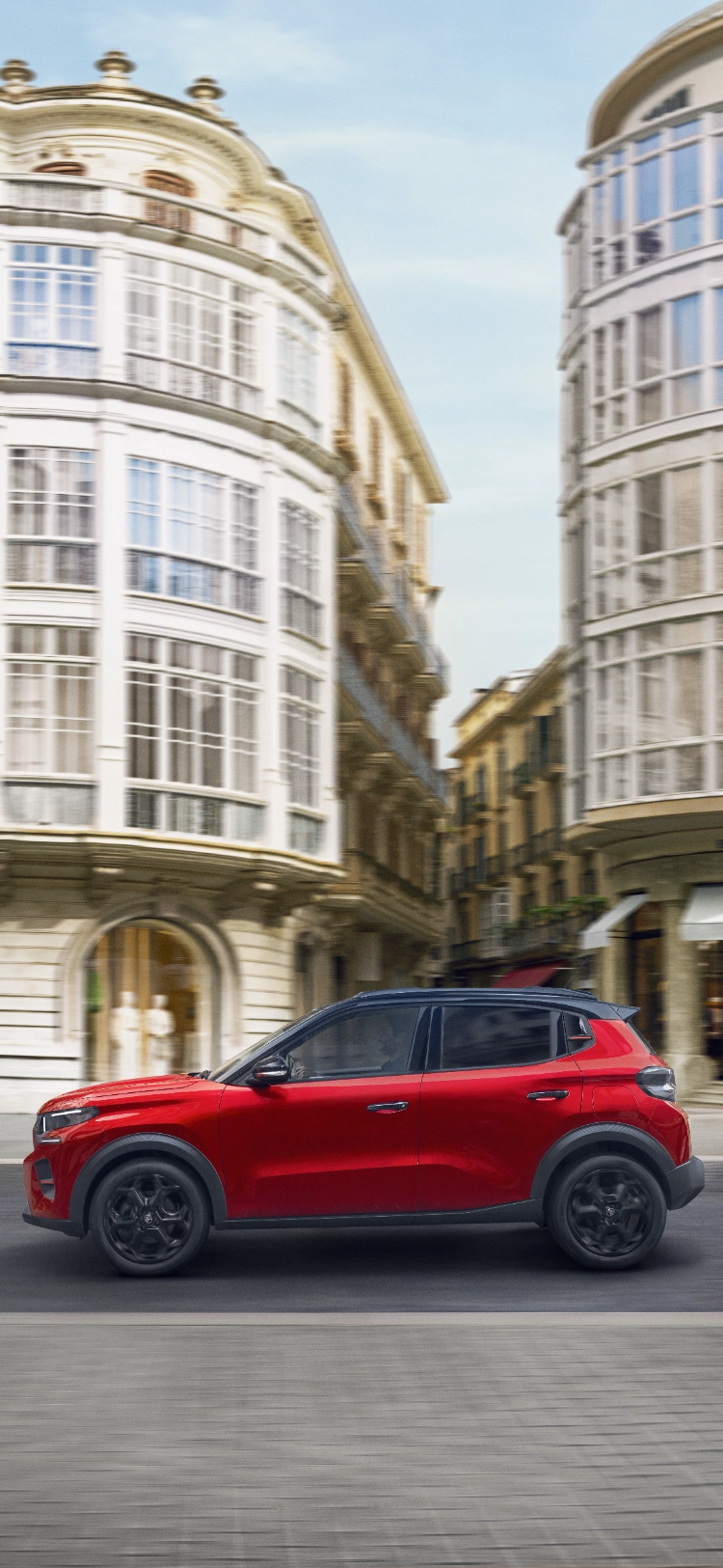 Vista laterale posteriore a tre quarti della Citroën C3 compact SUV che mette in evidenza il design moderno dei fanali posteriori per una mobilità sicura, efficiente e conveniente.